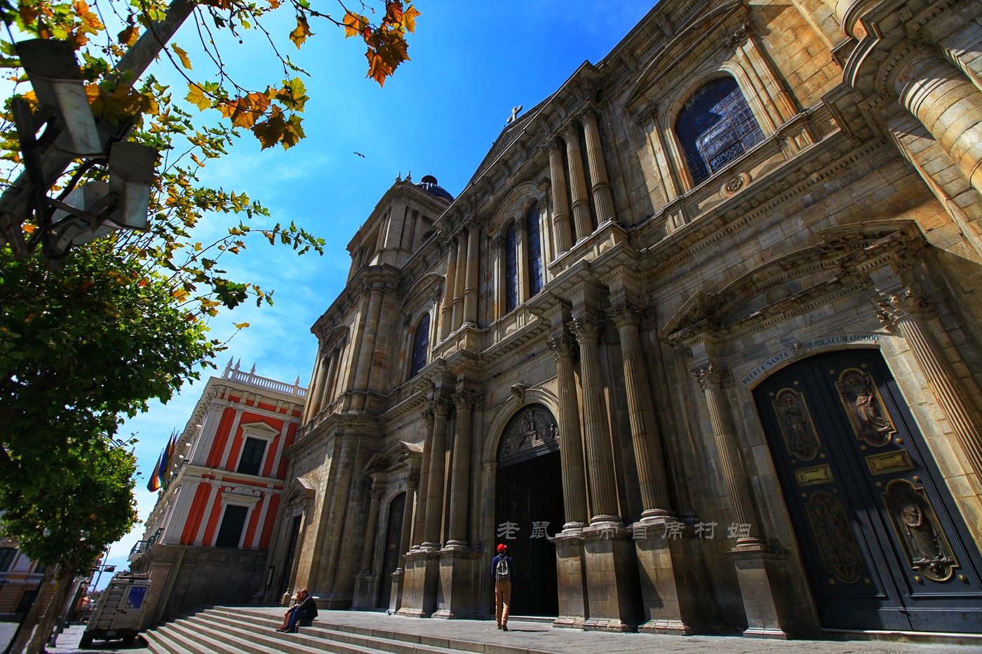 玻利维亚只看天空之镜？七彩湖火烈鸟4层楼高的仙人掌更精彩