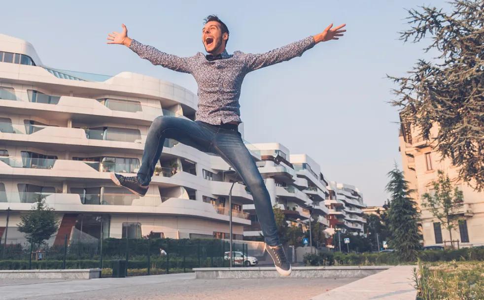 同样表示“重新”，「新たに」和「改めて」的区别是什么？