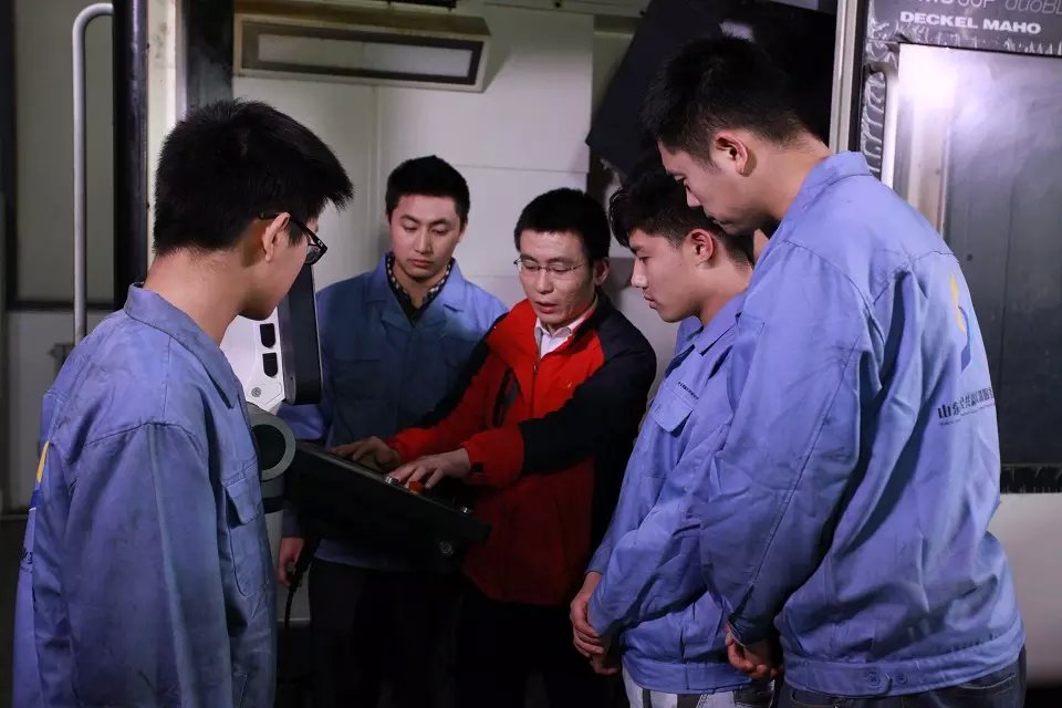 学数控的出路在哪里,数控这个行业值得学吗