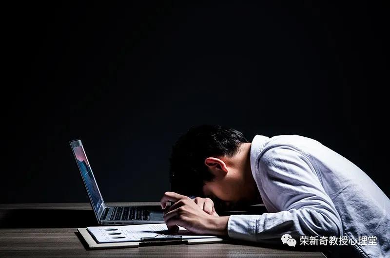 男性抑郁症有何特点？男性如何战胜抑郁症？