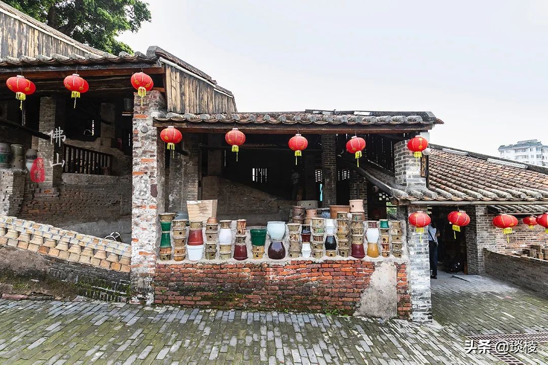 跑男去过的南风古灶，是世界上最古老的柴烧龙窑，至今仍在使用