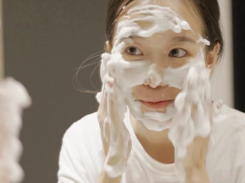 中老年用什么洗面奶洗脸更好,中老年干性皮肤美白祛斑洗面奶