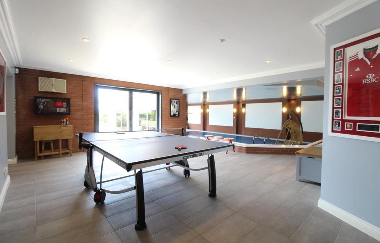 在英国100人民币能买到什么,100万英镑在英国能买什么房子