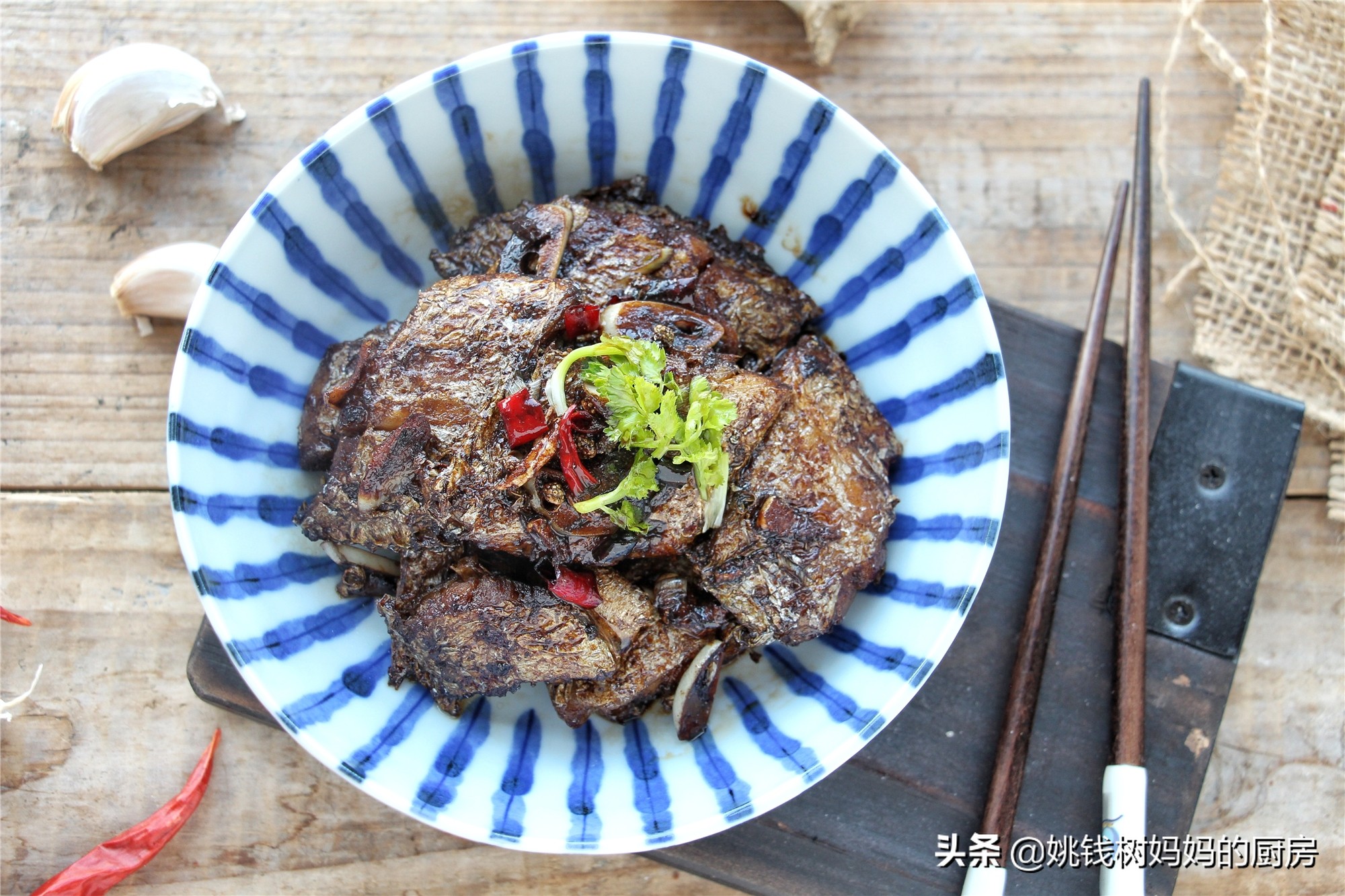 干煎带鱼用生粉还是用鸡蛋裹,带鱼没有胡椒粉淀粉怎么做