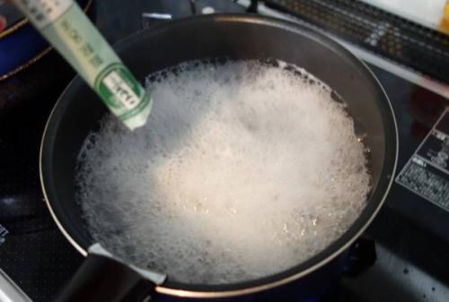 炖骨头汤要不要去除泡沫,骨头汤上面的泡沫是什么