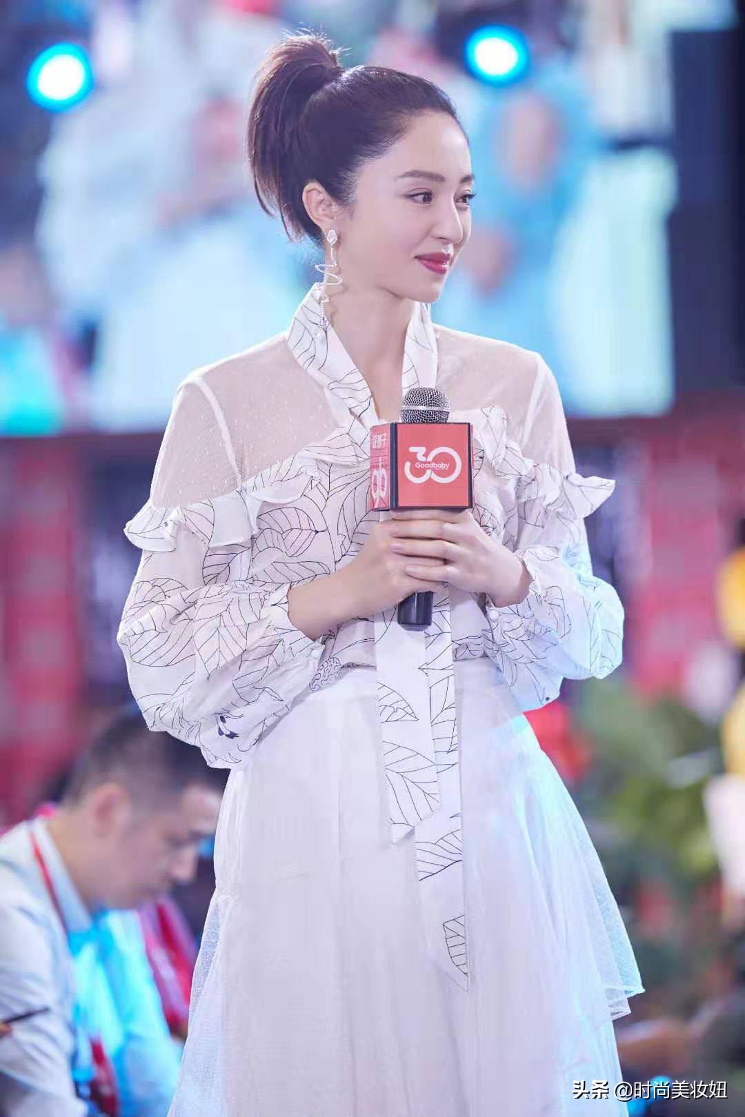 董璇穿黑白裙裙装清纯,董璇蓝色裙子穿搭