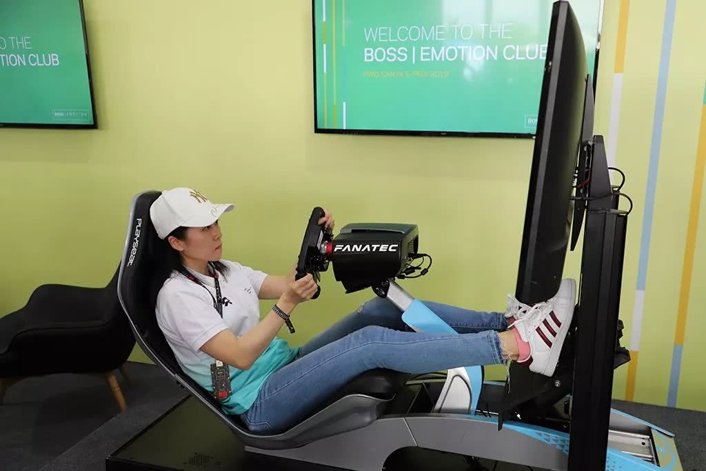 这车空间窄、没空调，只能躺着开，为啥一群男人都想开？