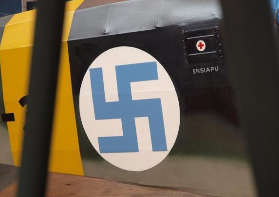 芬兰空军卐字标识,芬兰空军十字勋章