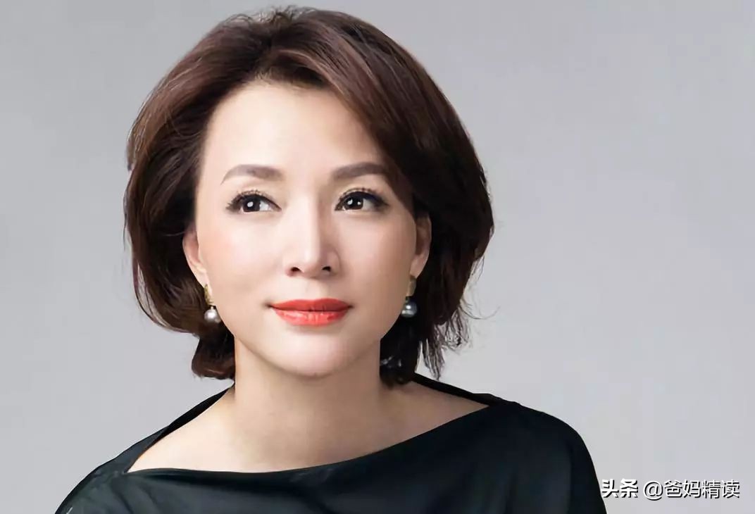 董卿从开始到结束春晚回顾,董卿退出央视后现在做什么呢