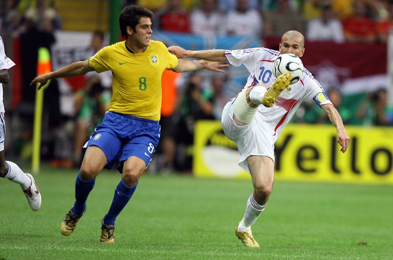 巴西巨星卡卡全集,巴西最帅10号球星莱昂纳多