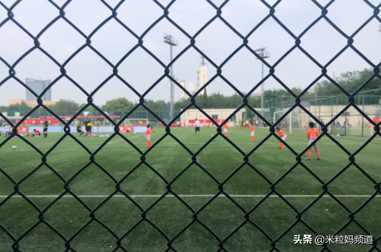 孩子上三年级妈妈该不该辞职在家,三年级妈妈要辞职做全职妈妈么