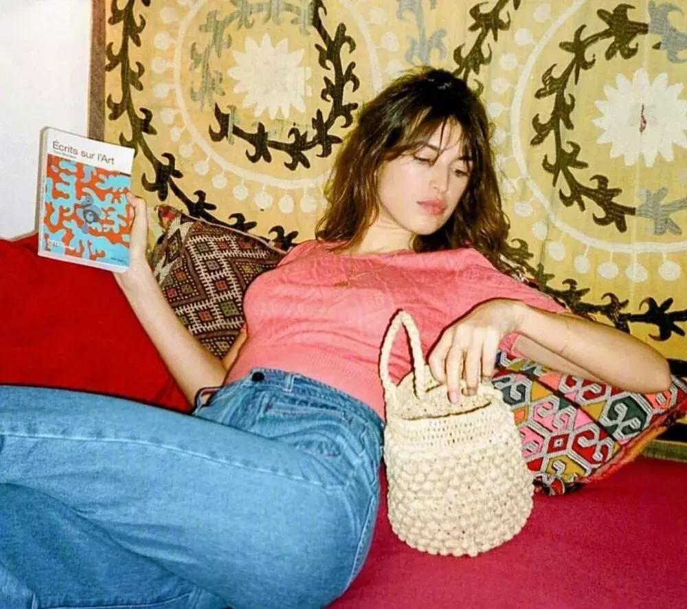 刘雯米兰时装周试装,刘雯维密走秀比心