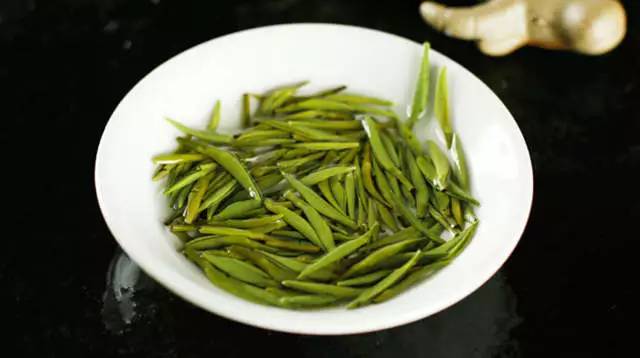 半盏清茶一杯浊酒解烦忧,半盏清茶一壶烈酒解忧愁