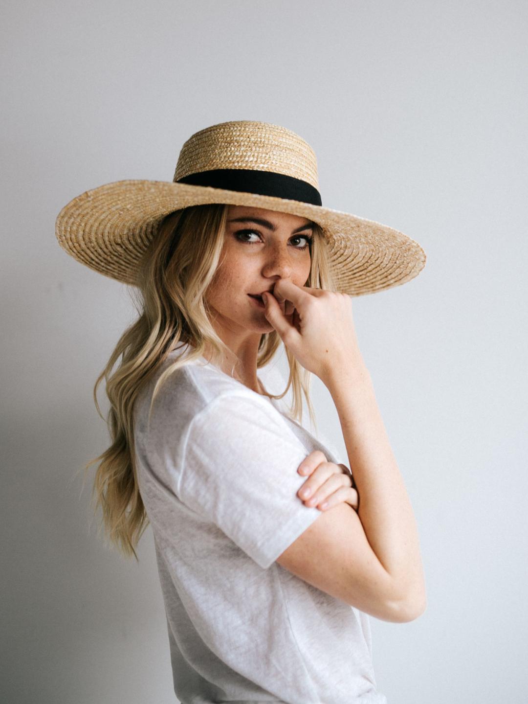 脸型饰品搭配小知识,黑裙显老搭什么配饰