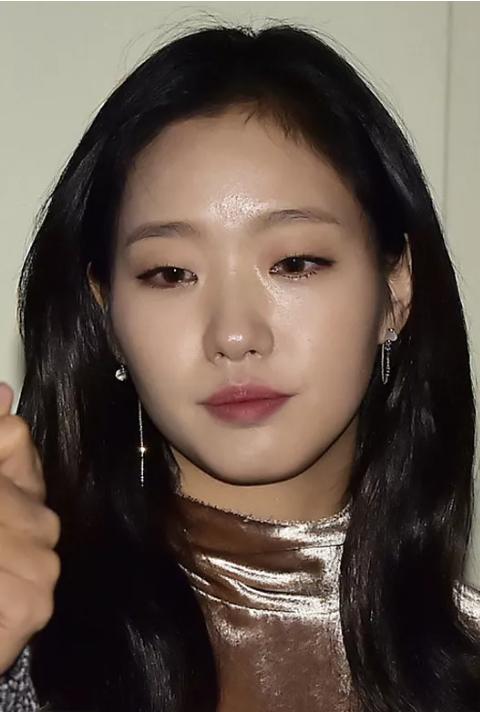 日常眼影妆手残党也能学会,不会画眼影的姐妹用这支懒人眼影