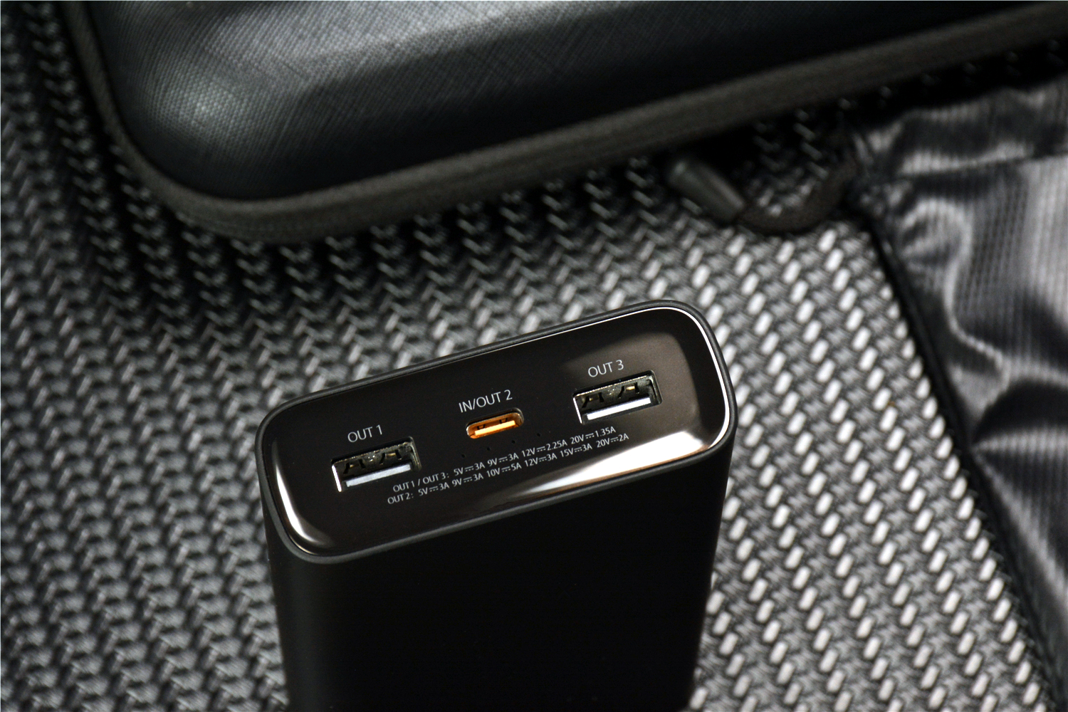 小米充电宝10000和20000哪个好,小米充电宝20000毫安给笔记本充电