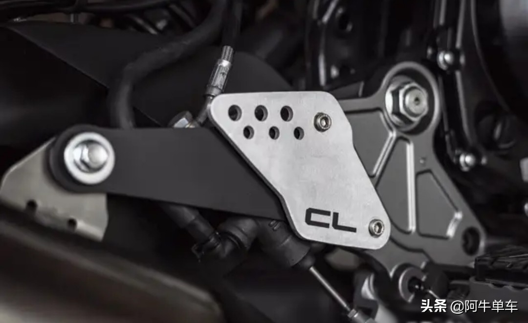 春风700clx复古版图片,春风clx700改复古圆灯