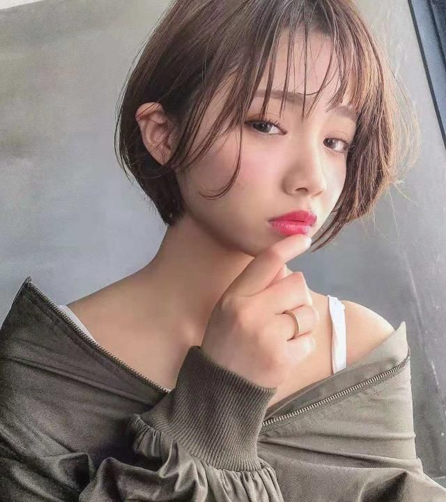 40-50岁圆形短发,圆形脸适合什么短发发型女中学生