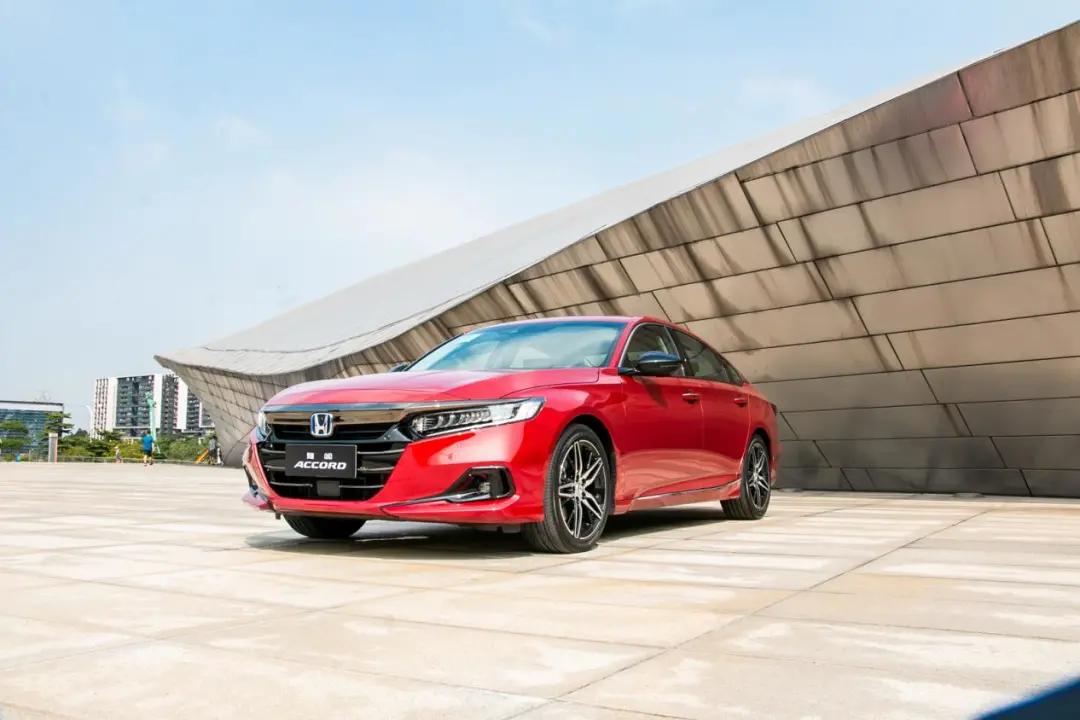 车长超4米9，3毛一公里香到爆，最火合资B级车出新款，开过都说好