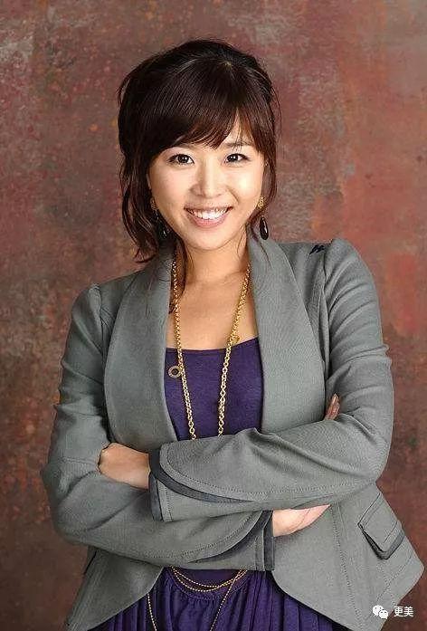 天后因队友吸du人气暴跌,公开承认整形却成蛇精下巴,瘦到脱相