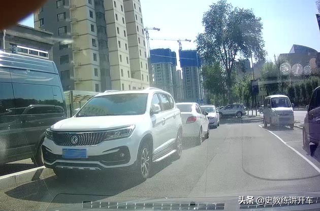 左侧右侧侧方位停车技巧图解,左侧侧方倒车最简单的方法