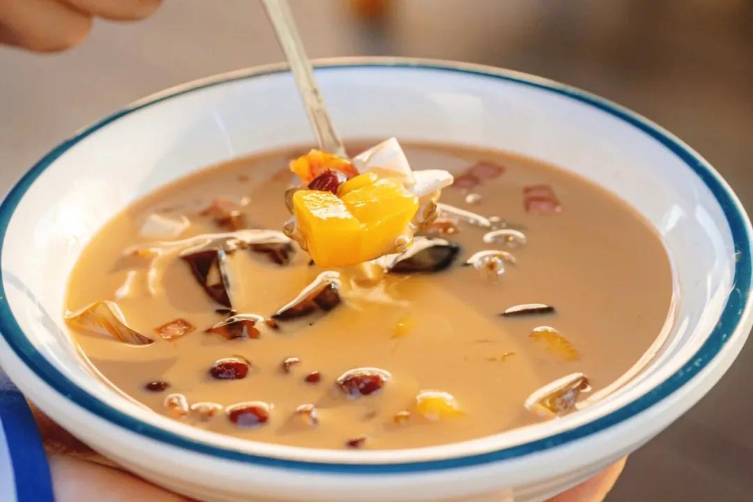 等位2000桌的“卤校长”杀进人广！女生来，免费吃