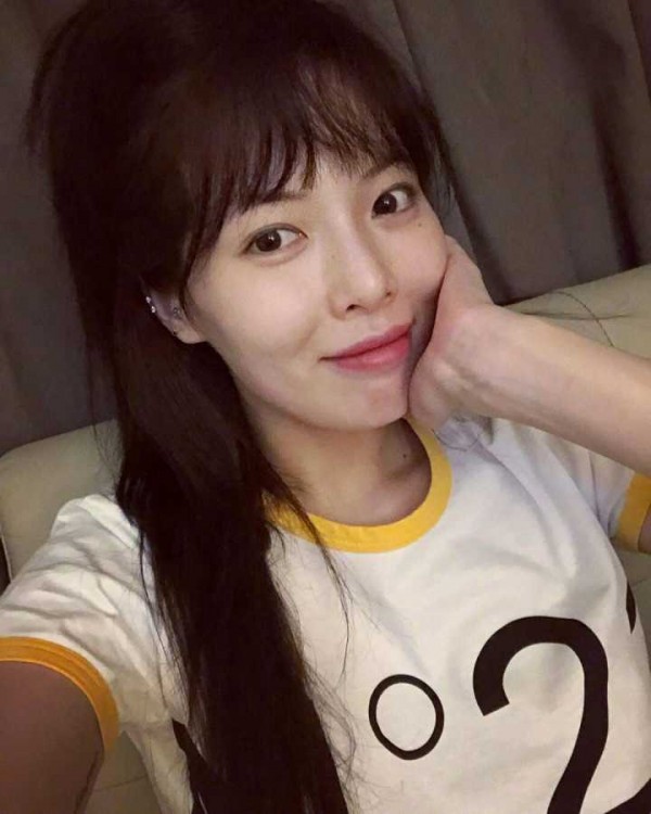 “疑似怀孕”“丰唇“热度还没过又上热搜绿色烟熏你敢同款吗？