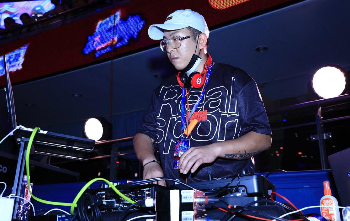 阿龙深藏不露,dj阿龙这就是街舞2