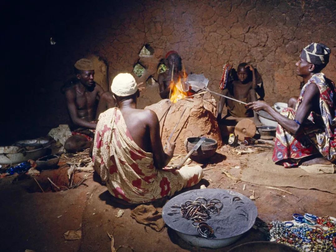 在水里剪刀可以剪玻璃是真的吗,玻璃在水里可以用剪刀剪