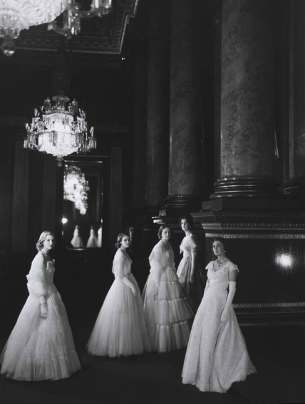 英女王高贵优雅的一生,英女王高贵气质的视频