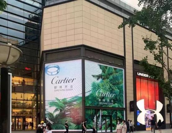 巨亏600亿!被1亿人捧起来的“超级名媛”,人设崩塌