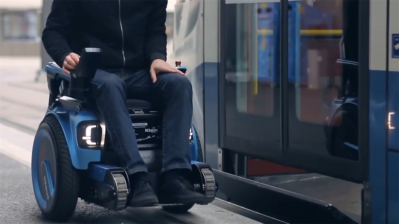 瑞士22岁大学生，发明“自动爬楼梯”轮椅，像坦克的履带？