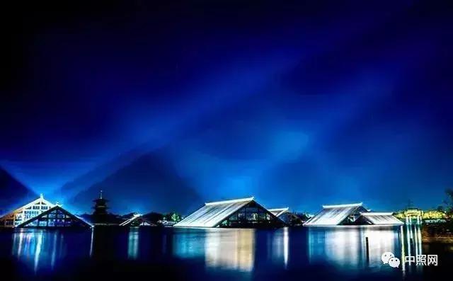 夜上海整个城市灿烂,如今的夜晚