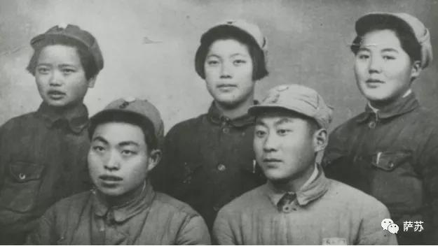 女地下党潜入国军机要室窃取情报,女特工只身前往敌军深处以一敌百