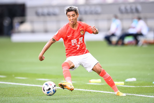 广州队1-4亚泰韦世豪扳平,广州队1比0河北韦世豪