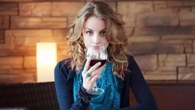 媒体广告投放文案,新媒体商业广告创意文案