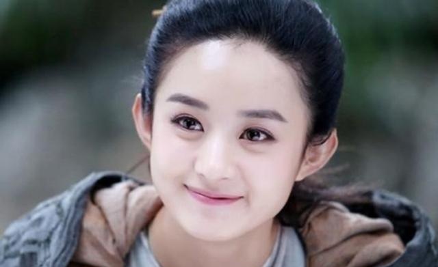 赵丽颖的脚丫百看不厌,白嫩有光泽,女人看了都羡慕不已