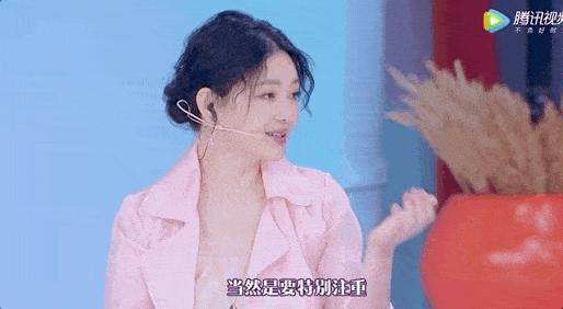 嘴巴干裂起皮推荐护唇油,秋冬季嘴唇干裂起皮这样涂