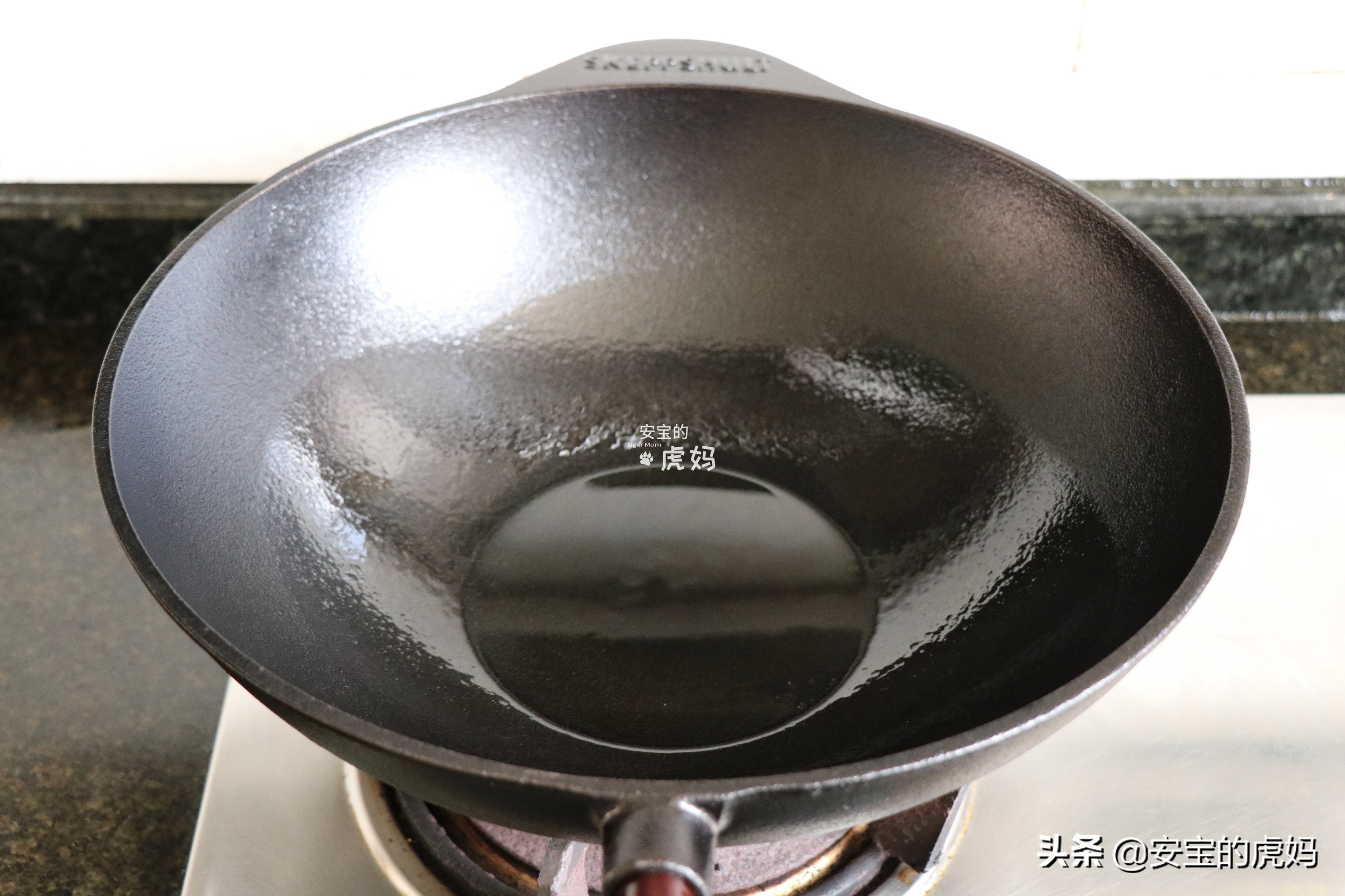 无涂层铁锅怎么养锅,铸铁铁锅怎么养锅才不粘锅