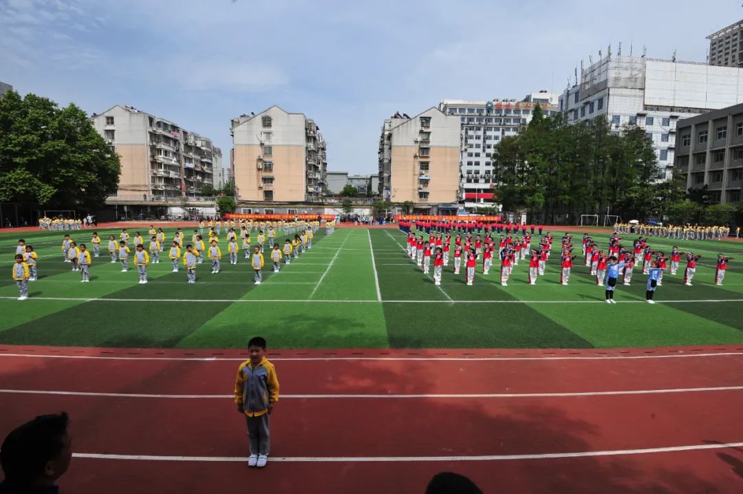 西园小学运动会现场,合肥市西园新村小学南校运动会