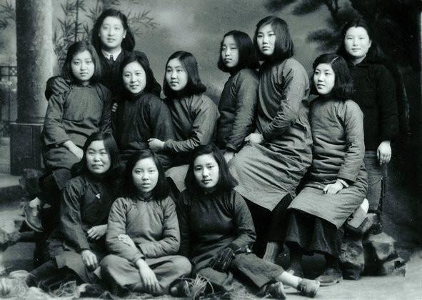 红岩女主饶国模：为爱私奔，丈夫入国民*党**并再婚，她把家献*产党共**