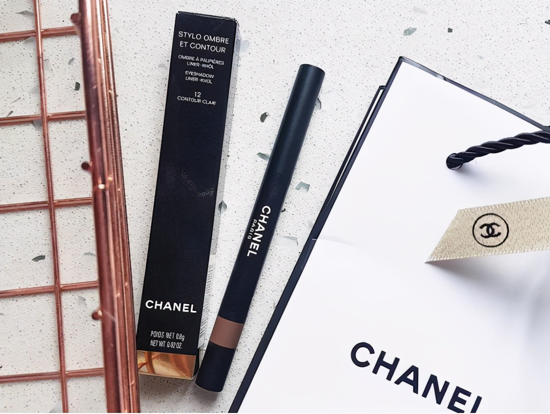 孙艺珍素颜运动照片,孙艺珍的颜值巅峰长发披肩