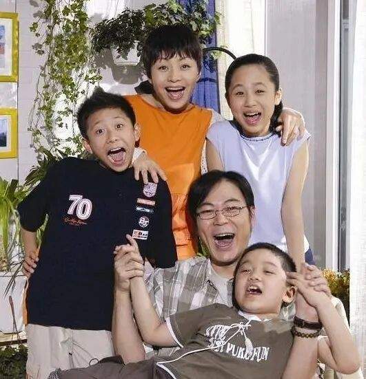 五次恋爱，三段婚姻，从演员到母亲，宋丹丹用微笑面对苦乐人生