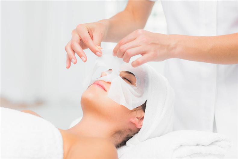 想要美白抗老如何选产品,护肤干货4招教你挑选一款好面膜