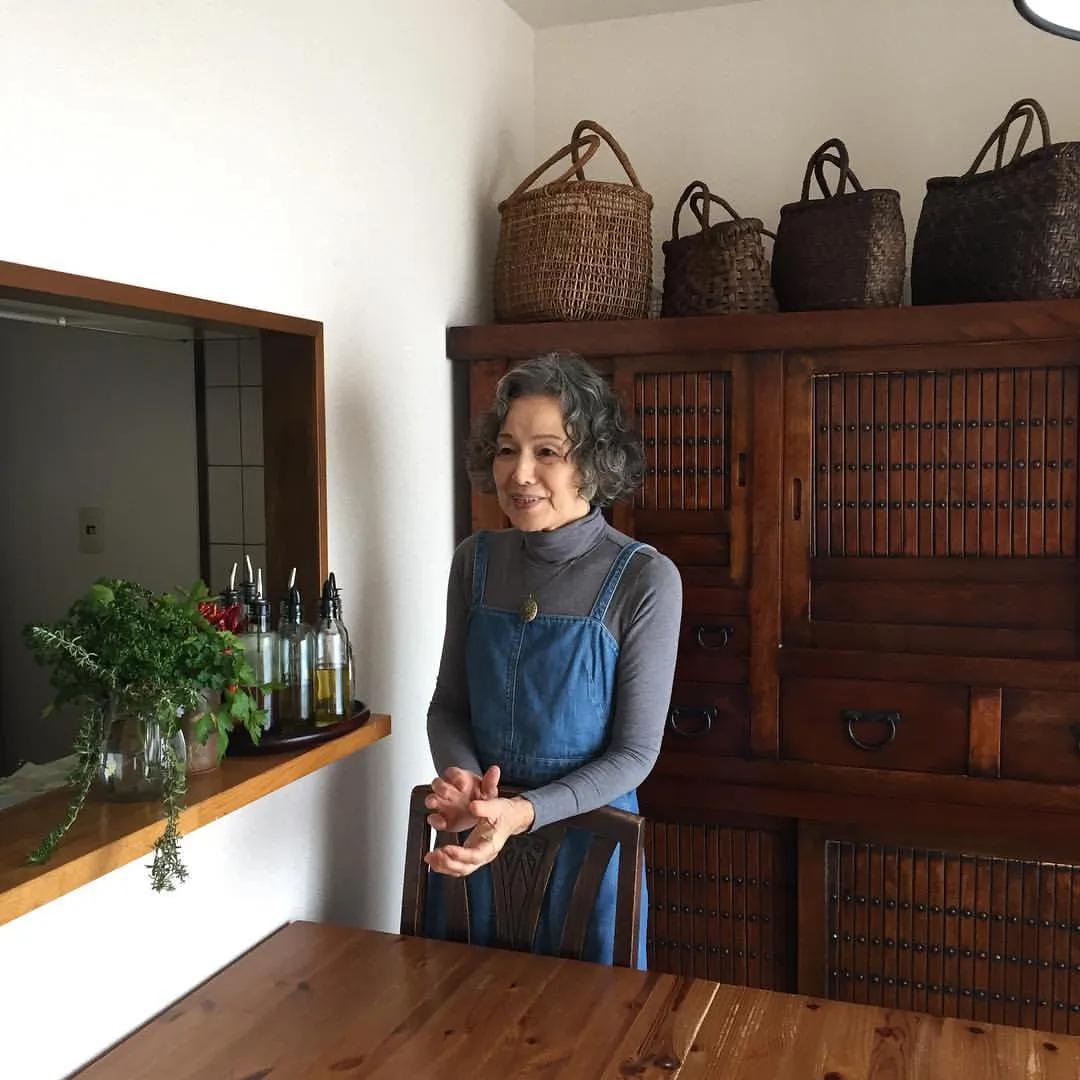 75岁日本家庭主妇日常,日本中年家庭主妇一天的真实生活