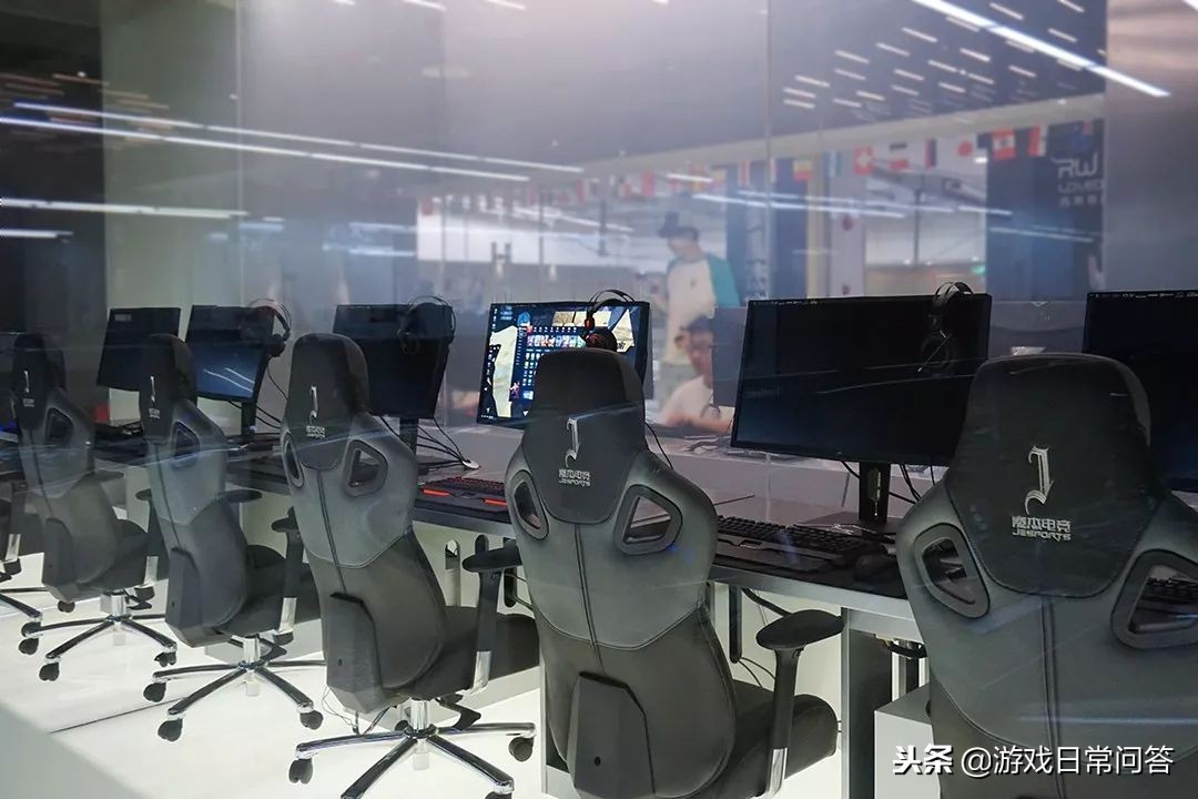 体验中国最贵的网吧,中国最贵的网吧多少钱一小时