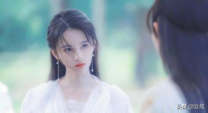 鞠婧祎被网友说初中学历,鞠婧祎以几百分考上的大学