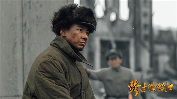 《跨过鸭绿江》受追捧，三大败笔不吐不快