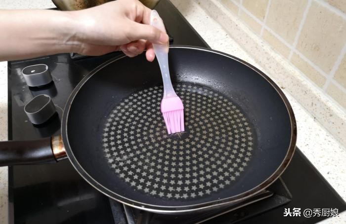 不用水不用油的鸡蛋饼做法,不加白糖做鸡蛋饼