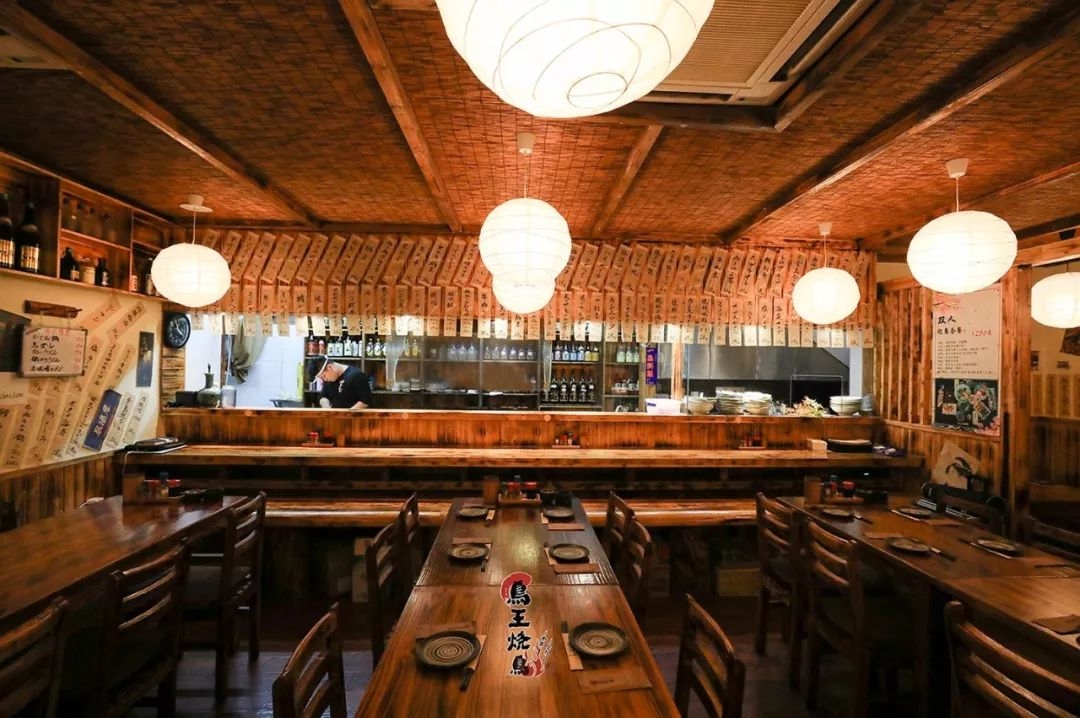 没想到师惠坊这家不足40平米的烤串店,竟是上班族的秘密基地!